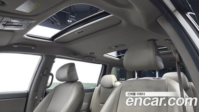 Kia Canival 2016 — photo 24