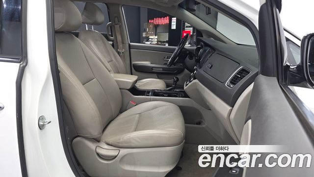 Kia Canival 2016 — photo 14