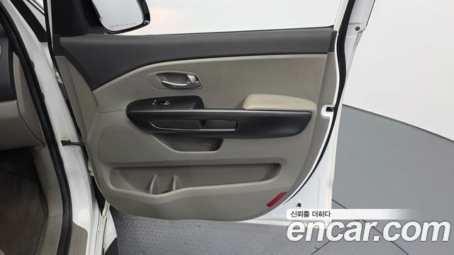 Kia Canival 2016 — photo 15