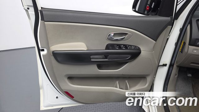 Kia Canival 2016 — photo 16