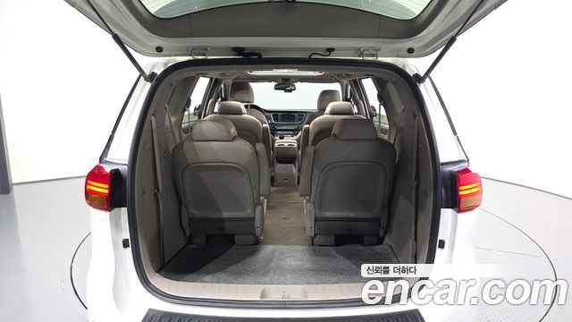 Kia Canival 2016 — photo 31