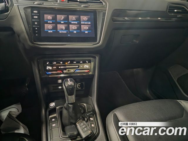 Volkswagen Tiguan 2023 — photo 10