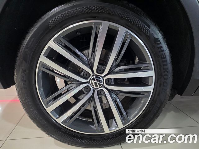 Volkswagen Tiguan 2023 — photo 16