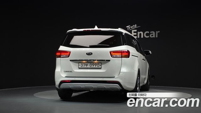 Kia Canival 2016 — photo 4