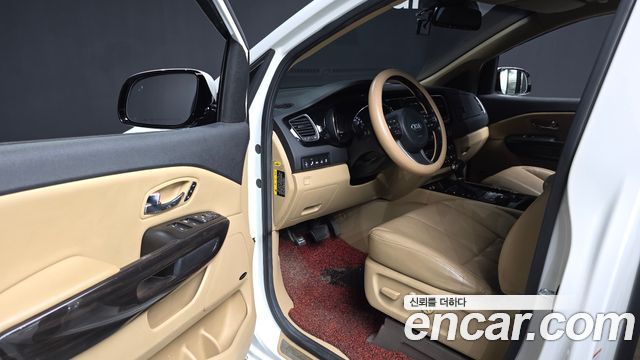 Kia Canival 2016 — photo 10