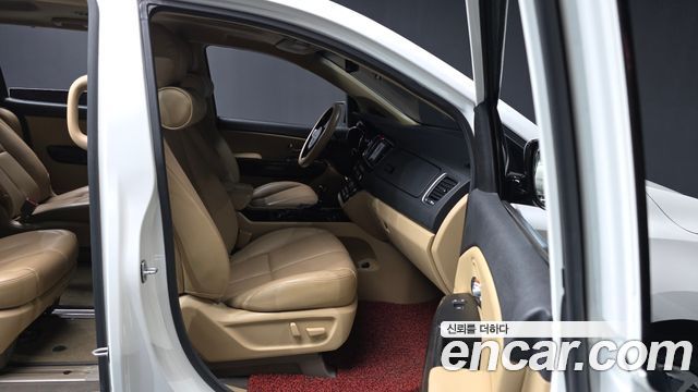 Kia Canival 2016 — photo 11