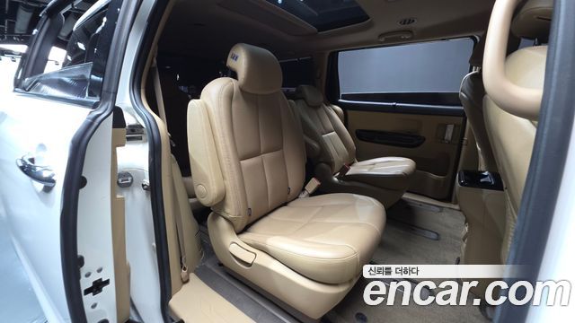 Kia Canival 2016 — photo 12