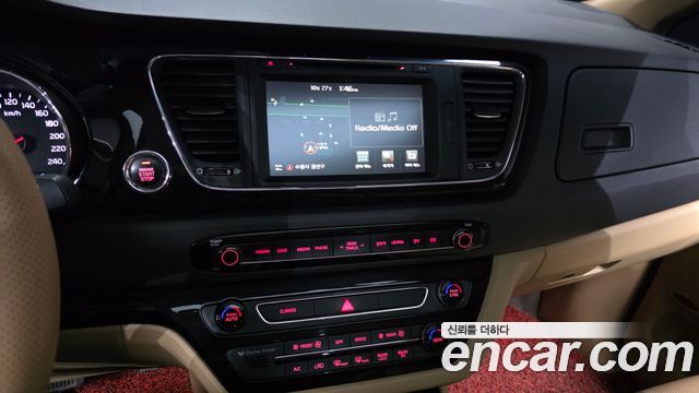 Kia Canival 2016 — photo 14