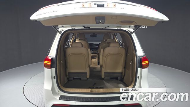 Kia Canival 2016 — photo 20