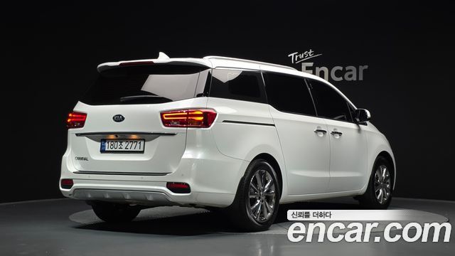 Kia Canival 2019 — photo 2
