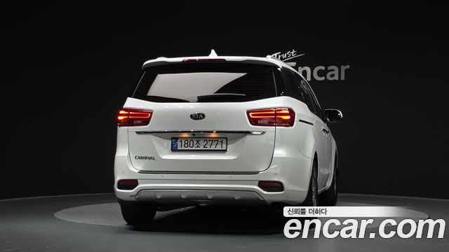 Kia Canival 2019 — photo 4