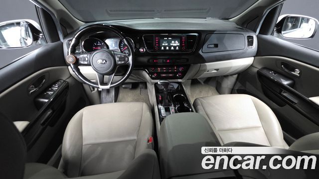 Kia Canival 2019 — photo 10