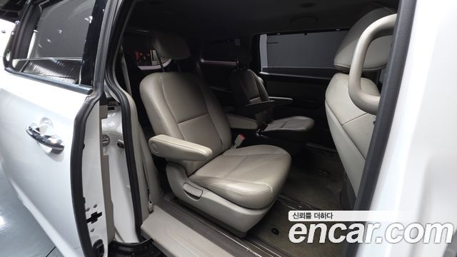 Kia Canival 2019 — photo 18