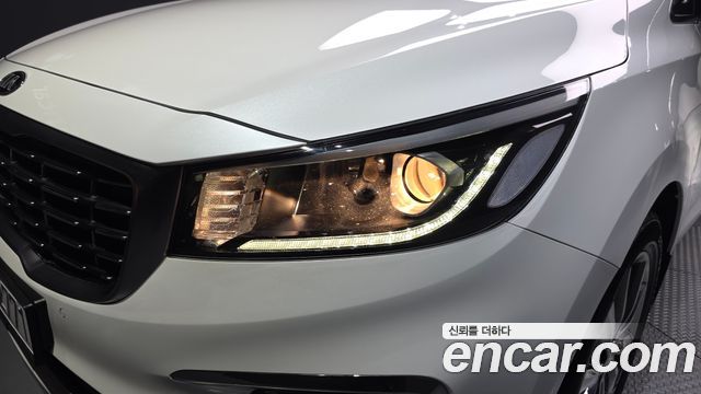 Kia Canival 2019 — photo 8