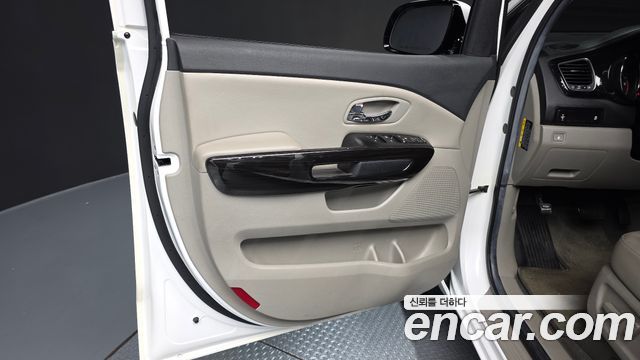 Kia Canival 2019 — photo 14