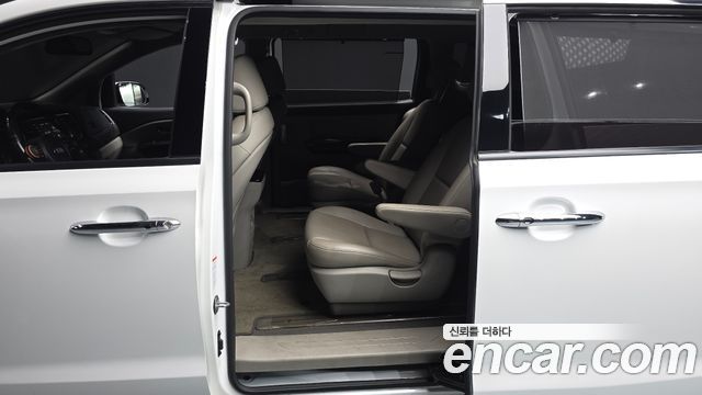 Kia Canival 2019 — photo 16