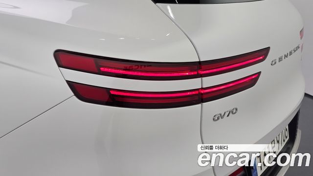 Genesis GV70 2024 — photo 9