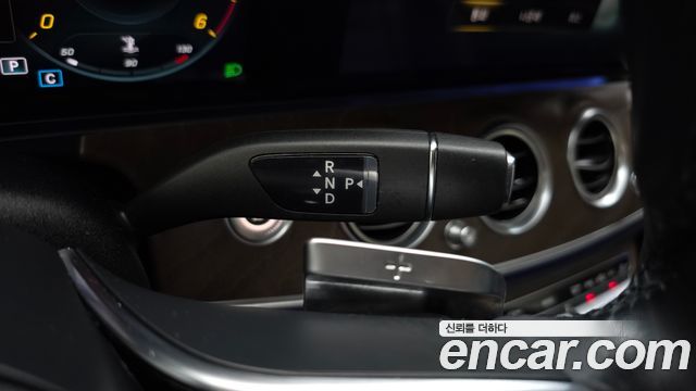 Mercedes-Benz E-Class 2021 — photo 12