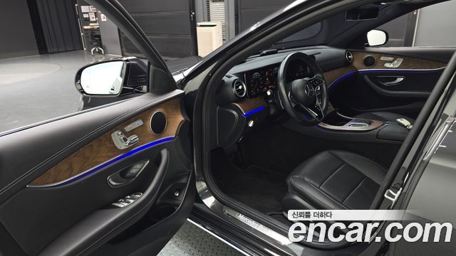 Mercedes-Benz E-Class 2021 — photo 13