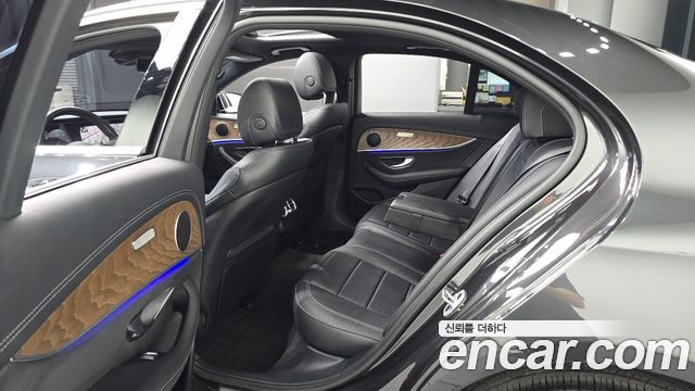 Mercedes-Benz E-Class 2021 — photo 17