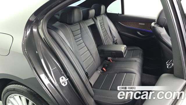 Mercedes-Benz E-Class 2021 — photo 18