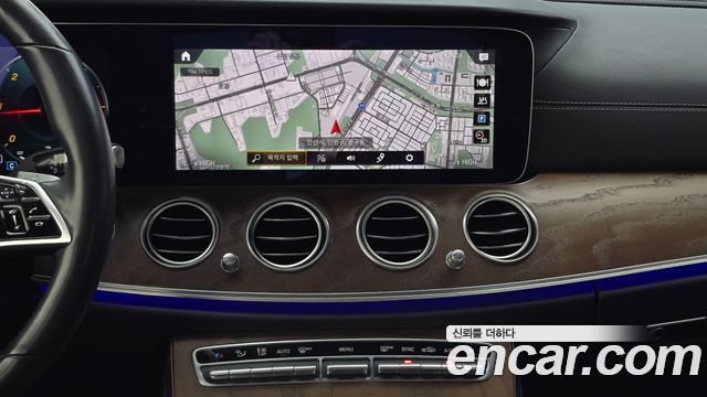 Mercedes-Benz E-Class 2021 — photo 19