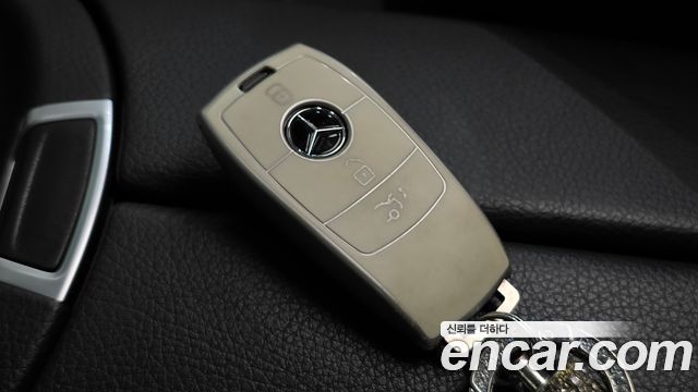 Mercedes-Benz E-Class 2021 — photo 22