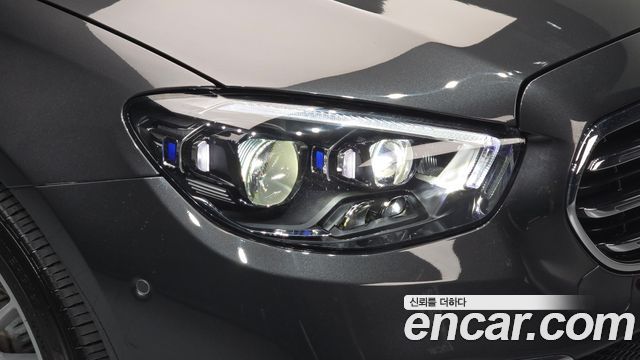 Mercedes-Benz E-Class 2021 — photo 8