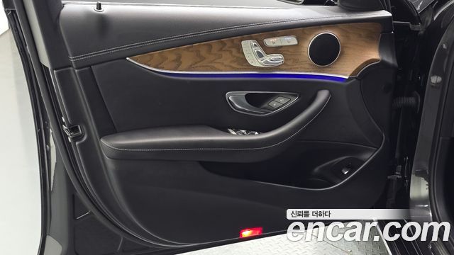 Mercedes-Benz E-Class 2021 — photo 14