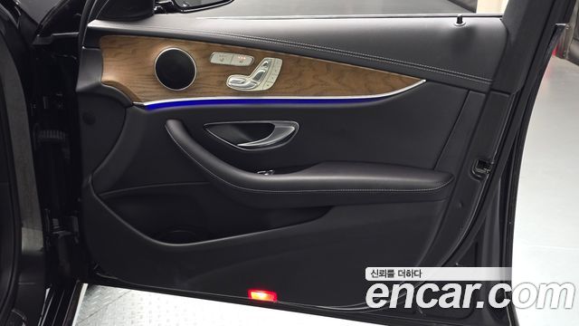 Mercedes-Benz E-Class 2021 — photo 15