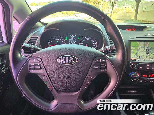 Kia K3 2015 — photo 11