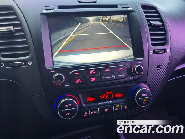 Kia K3 2015 — photo 14