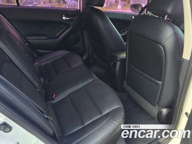 Kia K3 2015 — photo 15
