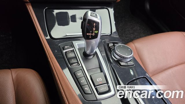 BMW 5-Series 2016 — photo 9