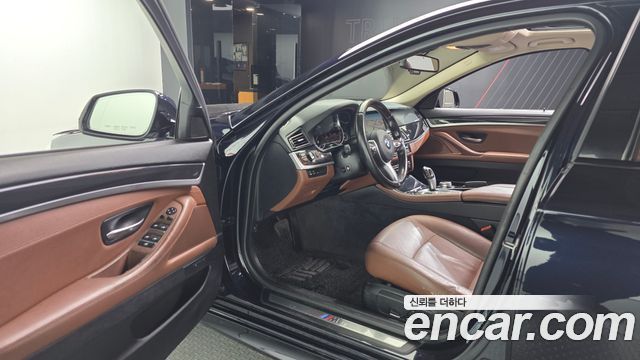 BMW 5-Series 2016 — photo 10