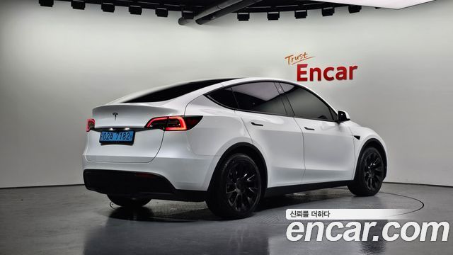Tesla Model Y 2024 — photo 2