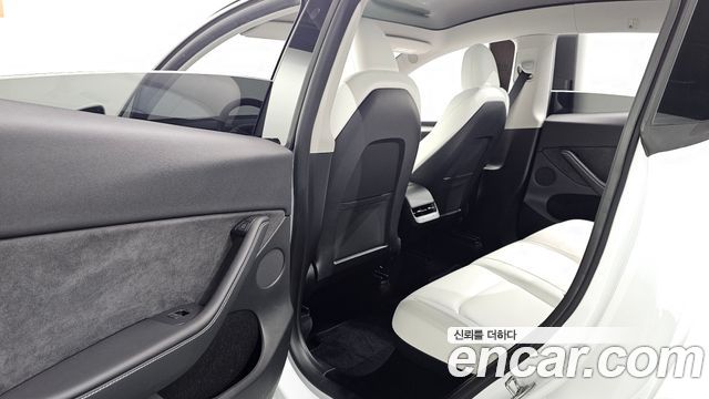 Tesla Model Y 2024 — photo 12