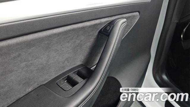 Tesla Model Y 2024 — photo 13