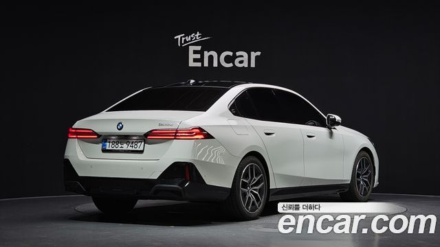 BMW 5-Series 2026 — photo 2