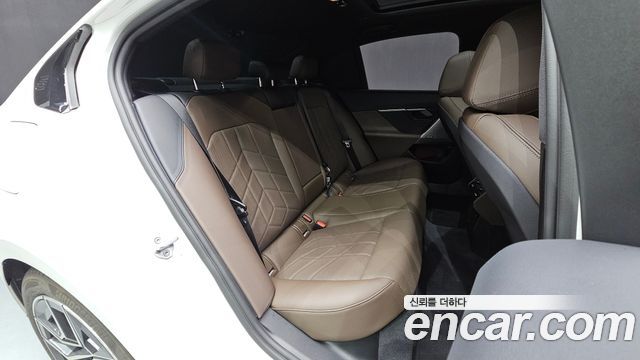 BMW 5-Series 2026 — photo 17