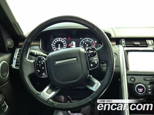 Land Rover Discovery 2019 — photo 9