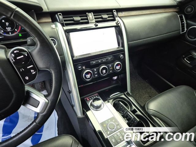 Land Rover Discovery 2019 — photo 10