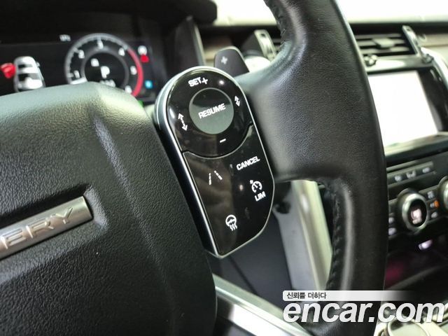 Land Rover Discovery 2019 — photo 16