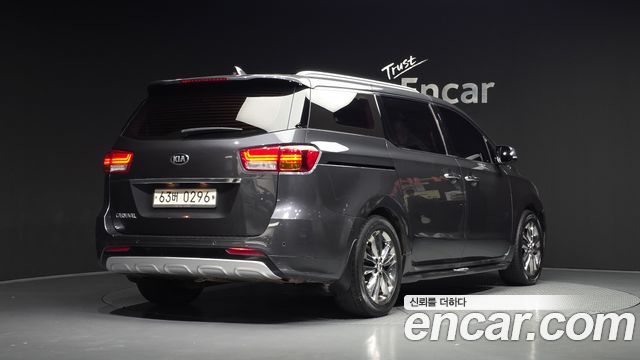 Kia Canival 2017 — photo 2