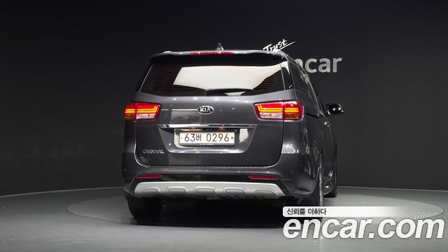 Kia Canival 2017 — photo 4