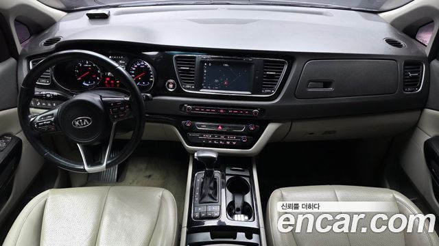 Kia Canival 2017 — photo 10