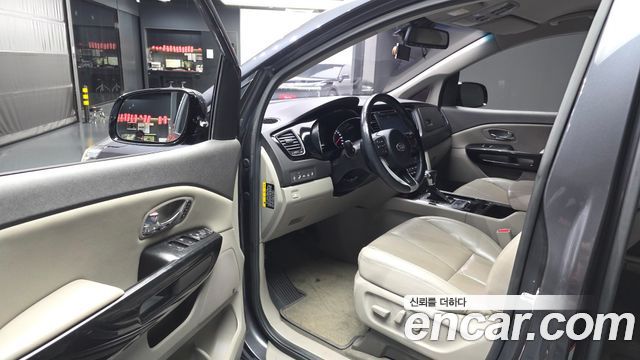 Kia Canival 2017 — photo 13