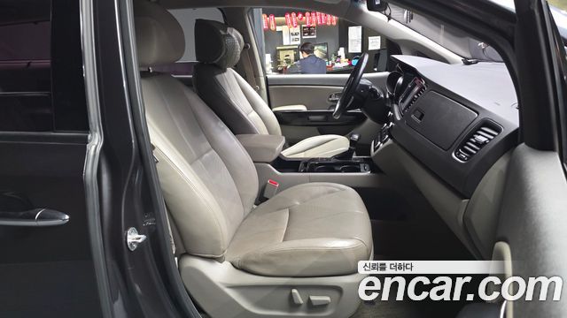 Kia Canival 2017 — photo 17