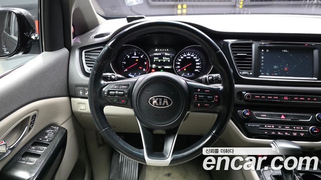 Kia Canival 2017 — photo 19