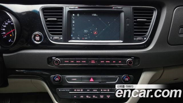 Kia Canival 2017 — photo 20